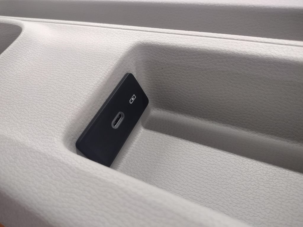 New 2025 Volkswagen ID. Buzz 1st Edition AWD/4WD image 19