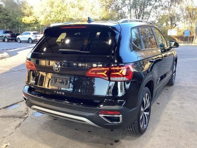 Used 2024 Volkswagen Taos SE image 4