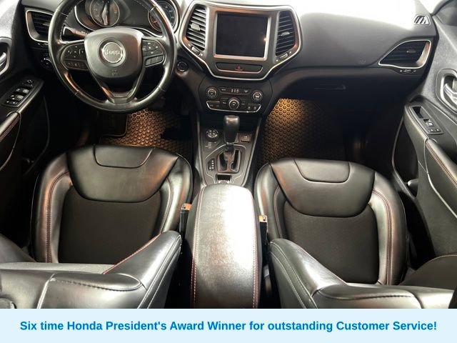 Used 2020 Jeep Cherokee Trailhawk image 3