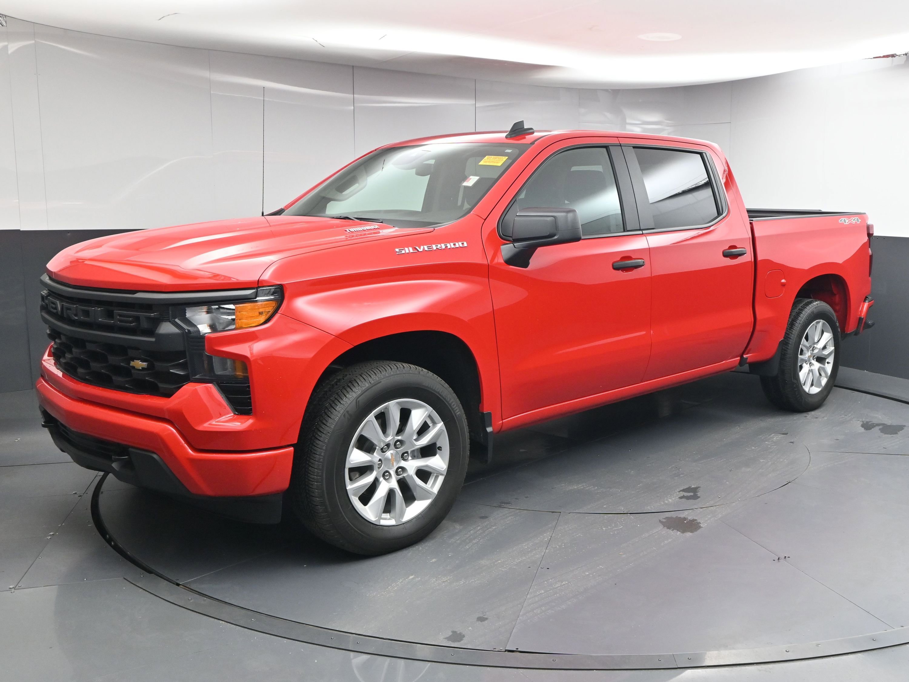 Used 2025 Chevrolet Silverado 1500 Custom image 4