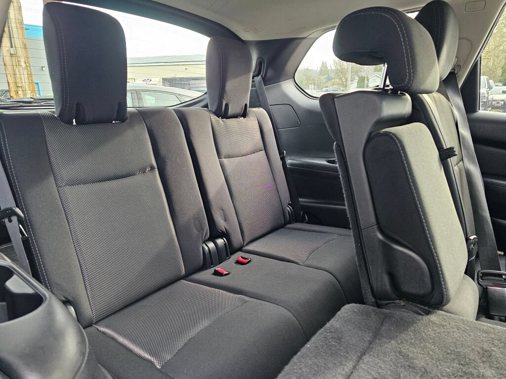 Used 2018 Nissan Pathfinder SV image 13
