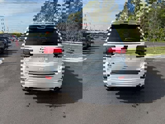 Used 2020 Jeep Grand Cherokee Altitude image 4