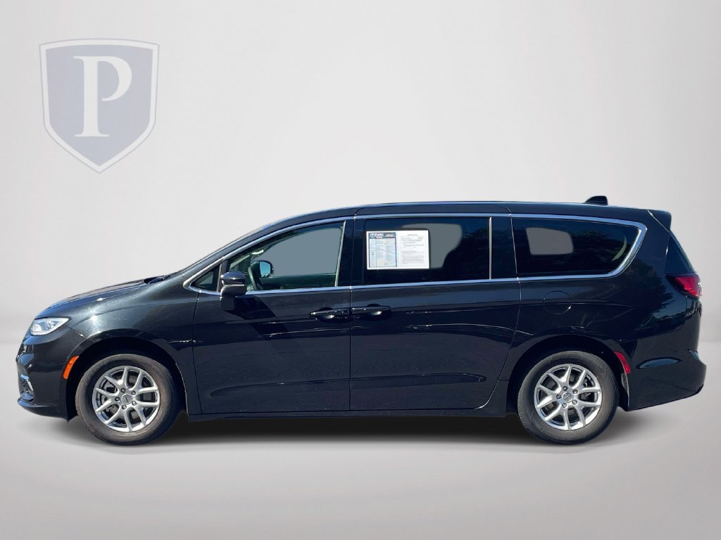 Certified 2023 Chrysler Pacifica Touring-L FWD image 5