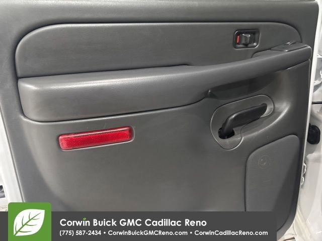 Used 2005 GMC Sierra 2500 SLE w/ Skid Plate Package image 27