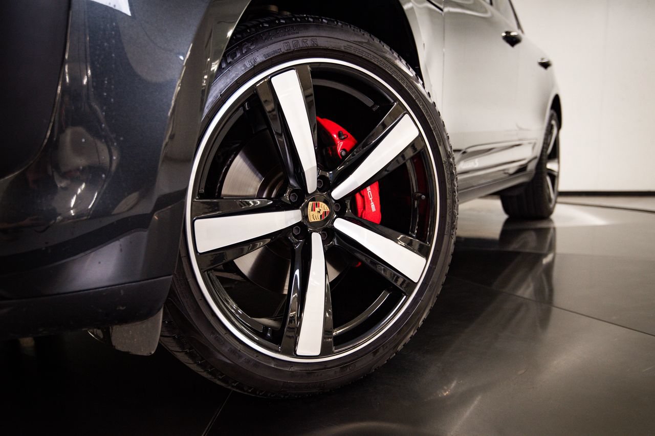 Certified 2024 Porsche Macan S AWD/4WD image 12
