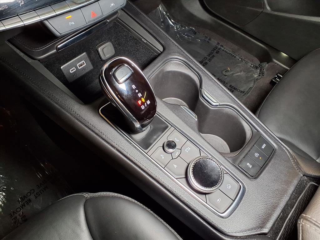 Used 2024 Cadillac XT4 Premium Luxury image 7