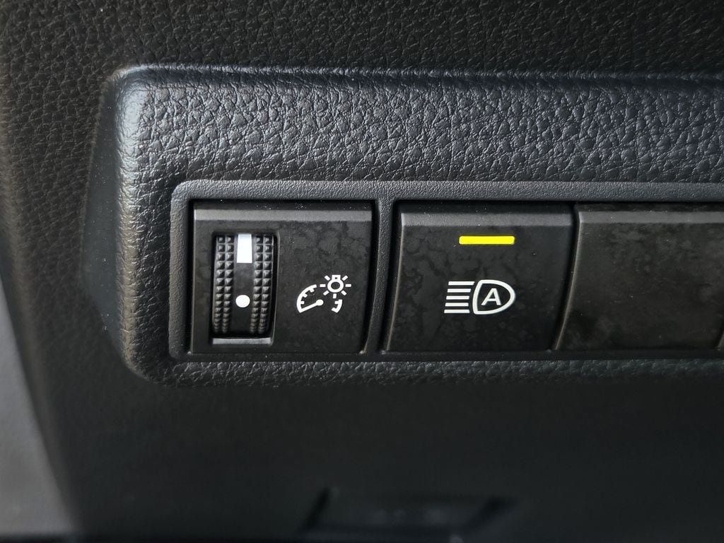 Used 2023 Toyota Corolla LE w/ LE Convenience Package FWD image 25