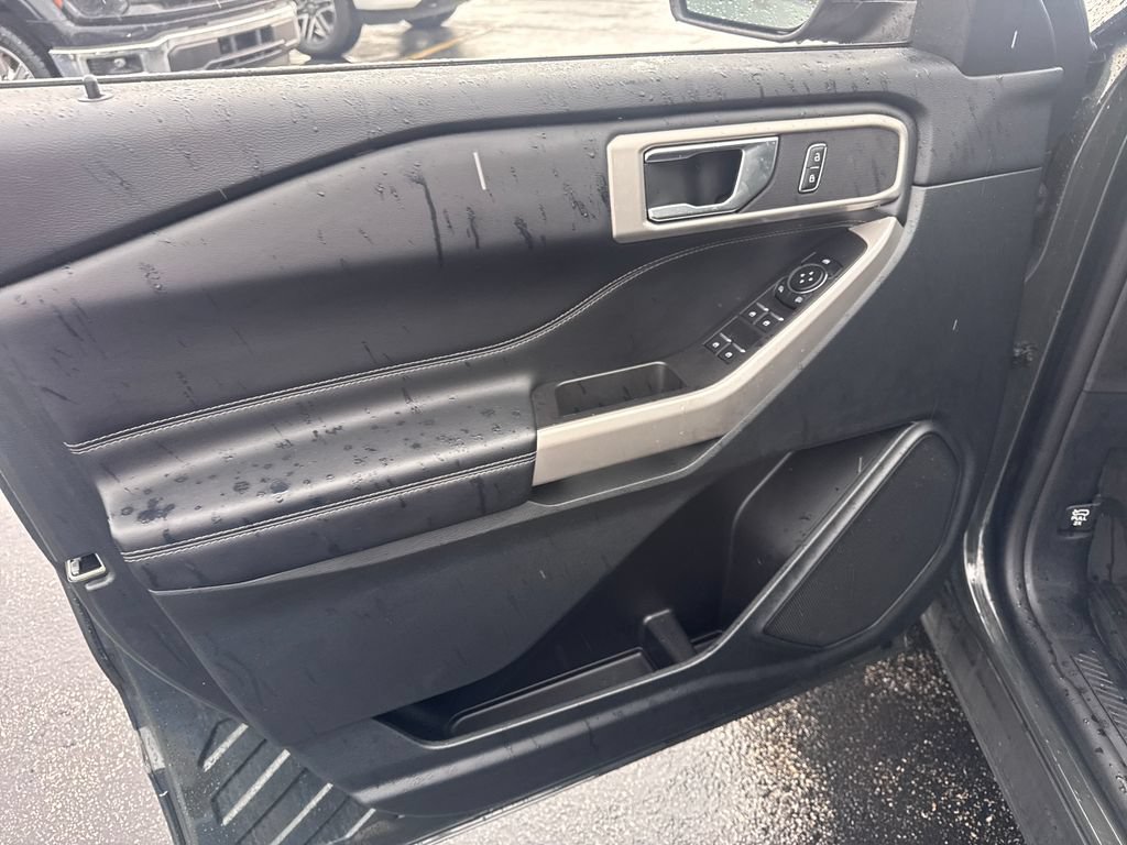 Used 2024 Ford Explorer XLT w/ Equipment Group 202A AWD/4WD image 29