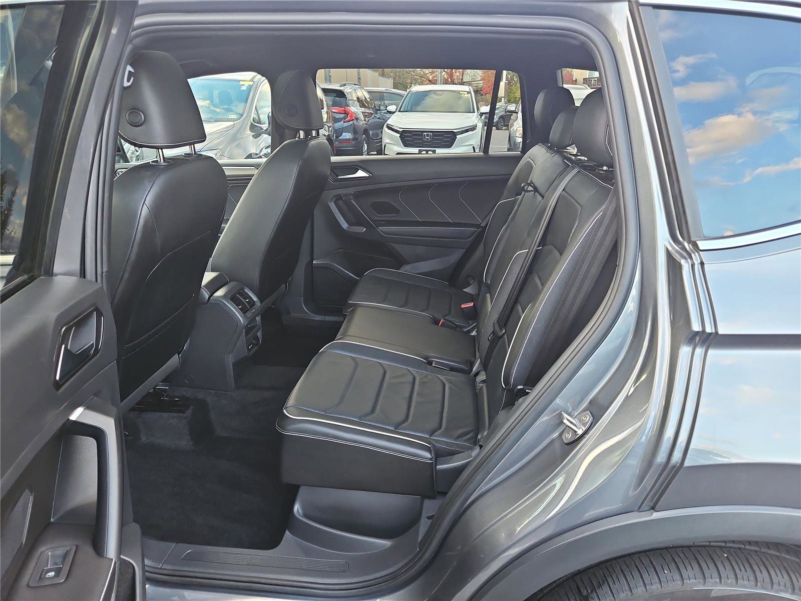 Certified 2023 Volkswagen Tiguan SEL R-Line image 27