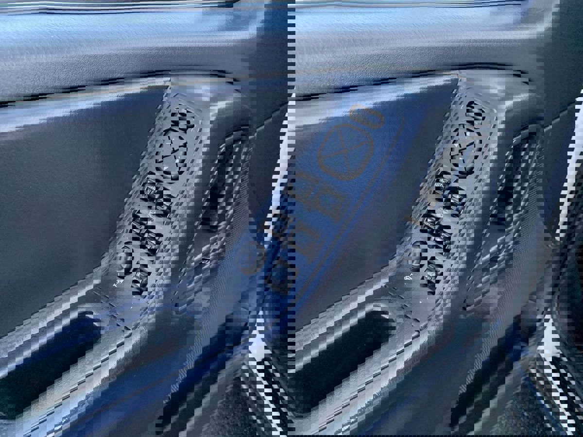 Used 2004 Jeep Grand Cherokee Laredo w/ Trailer Tow Prep Group image 16