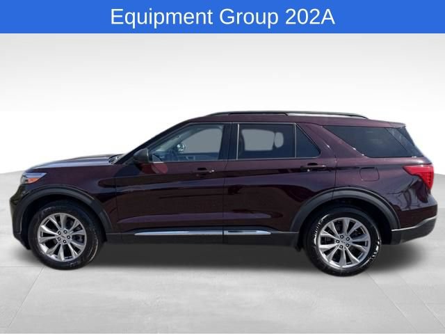 Used 2023 Ford Explorer XLT w/ Equipment Group 202A AWD/4WD image 4