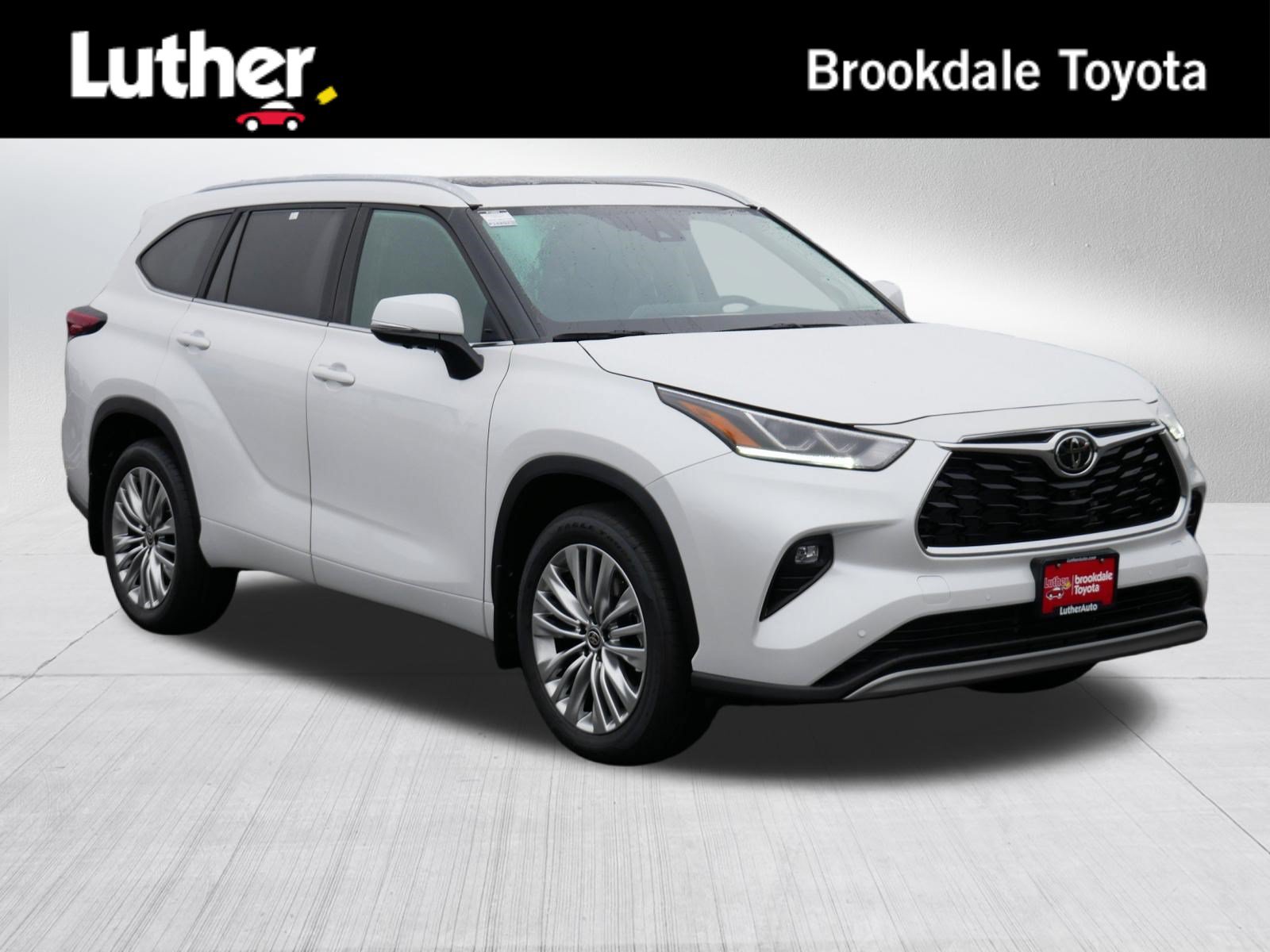 Certified 2026 Toyota Highlander Platinum AWD/4WD image 1