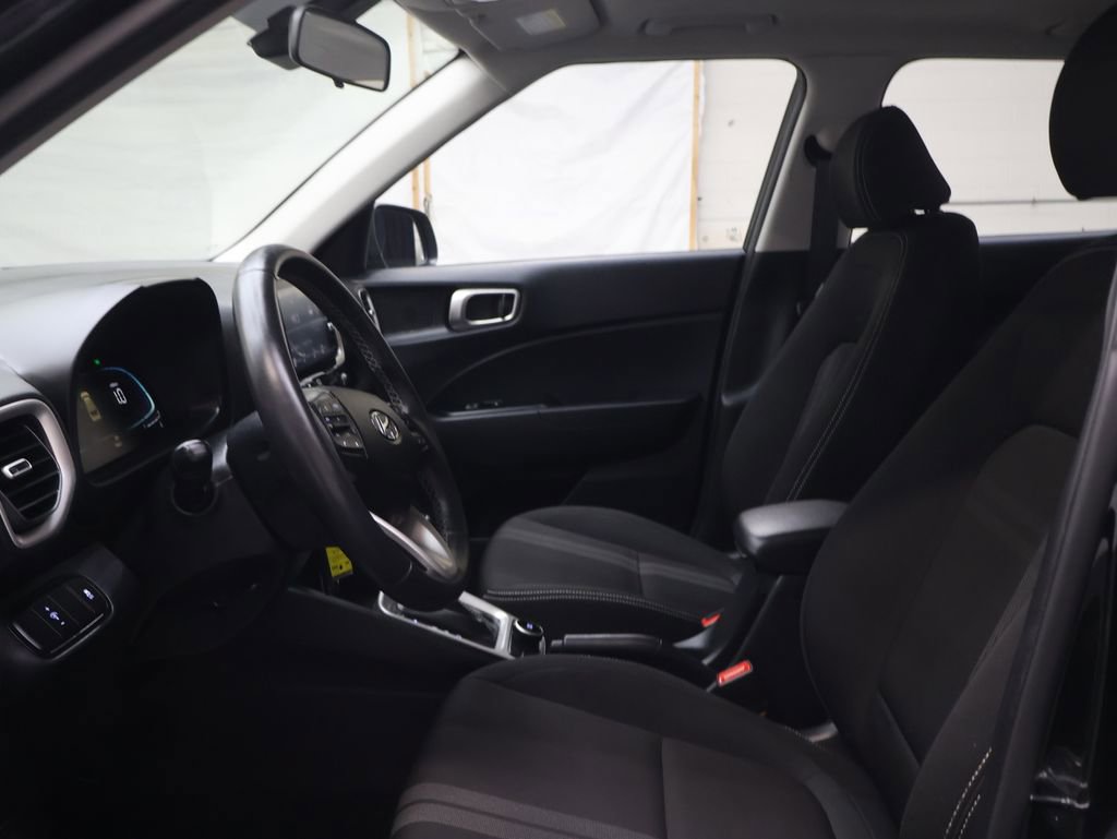 Used 2023 Hyundai Venue SEL image 17