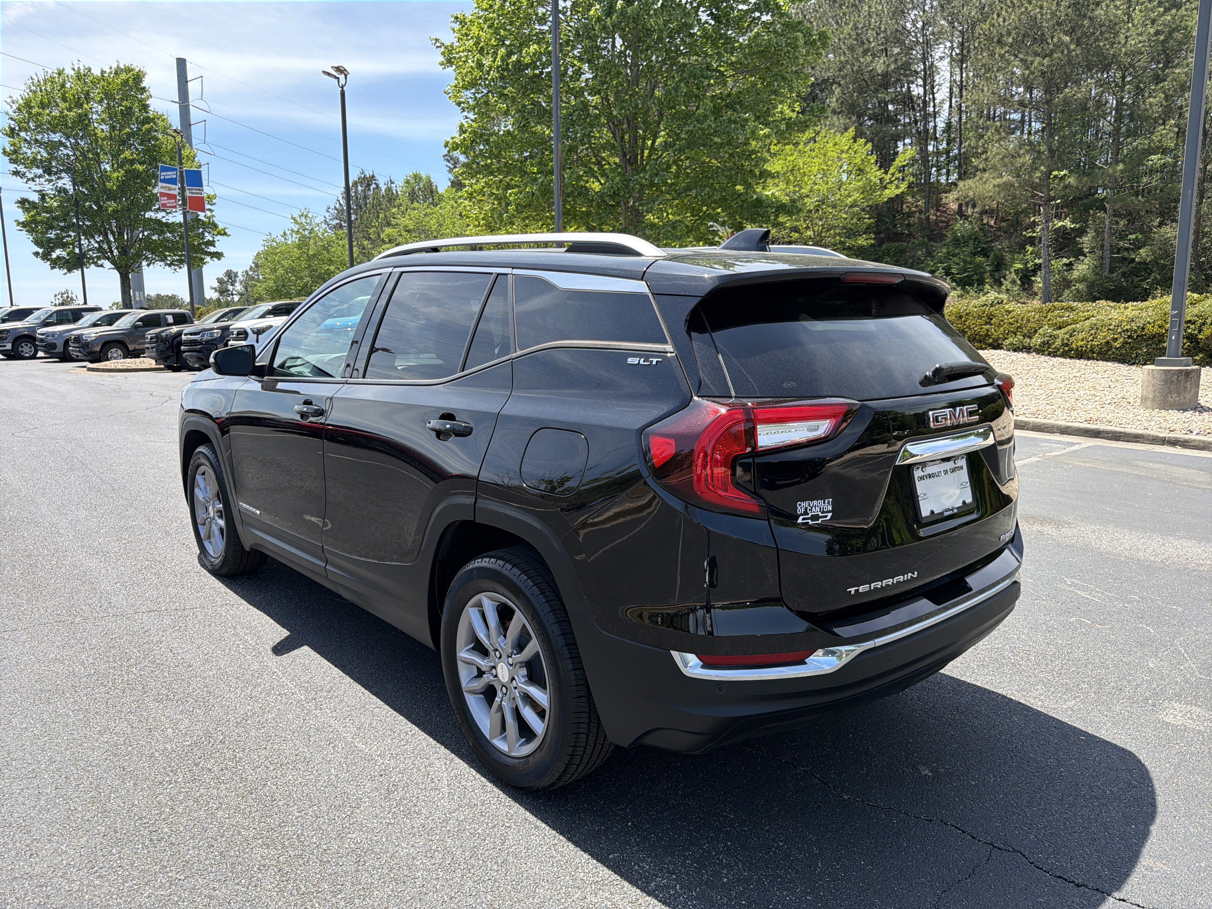 Used 2022 GMC Terrain SLT w/ Tech Package AWD/4WD image 7