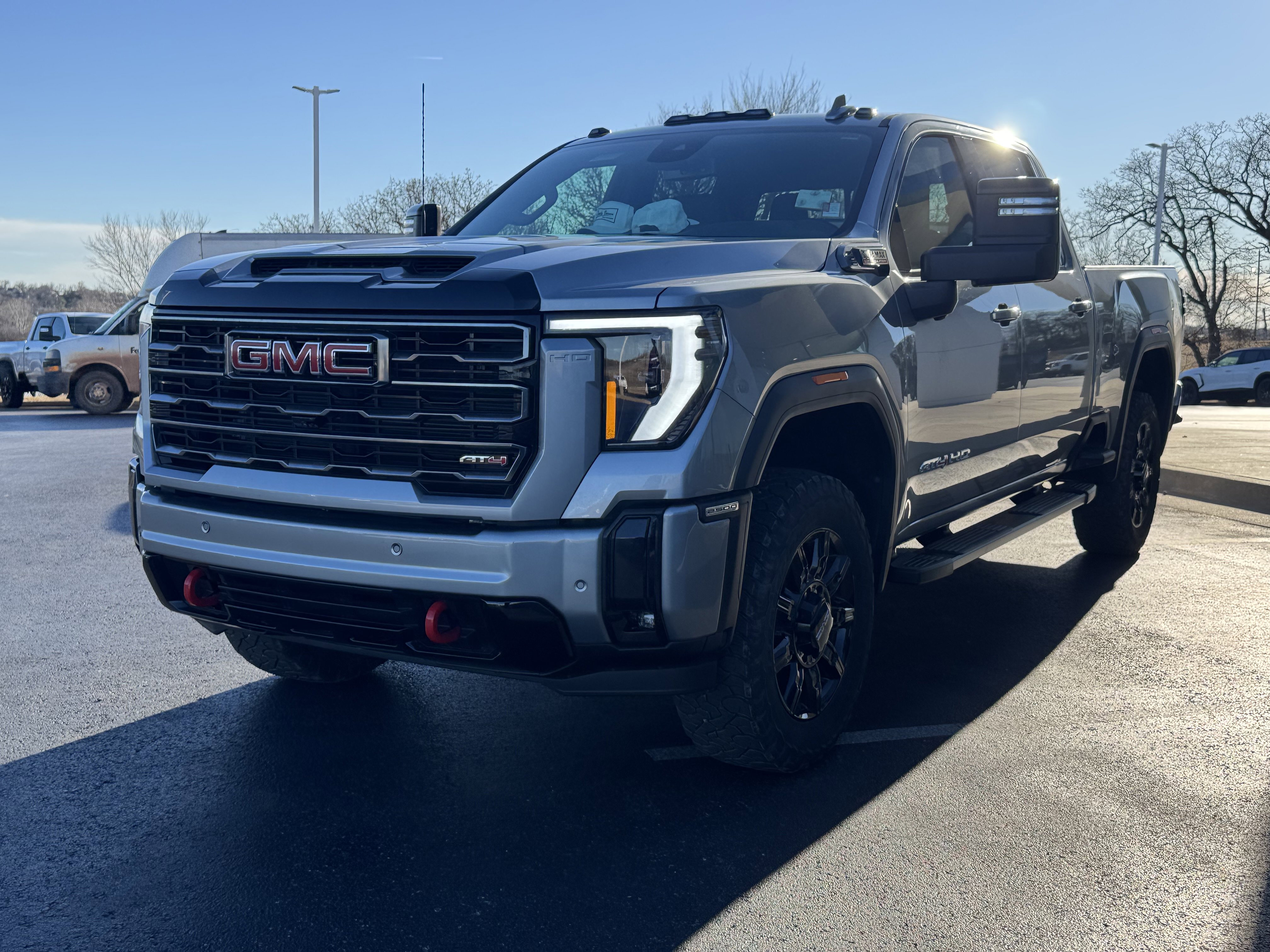 Used 2025 GMC Sierra 2500 AT4 image 2