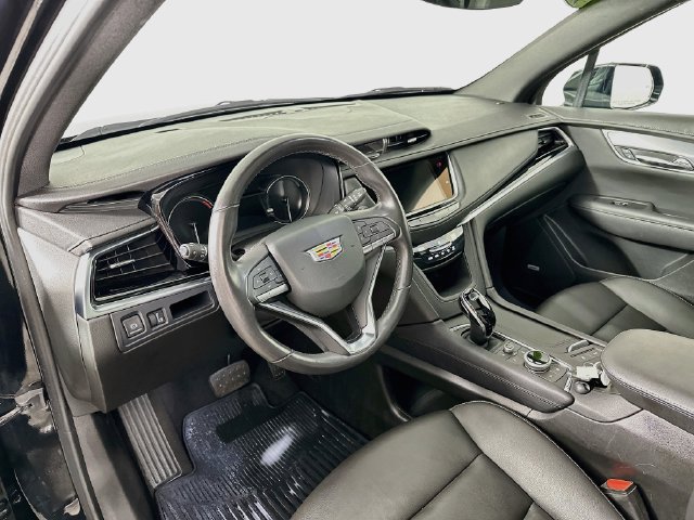 Used 2024 Cadillac XT6 Luxury AWD/4WD image 3