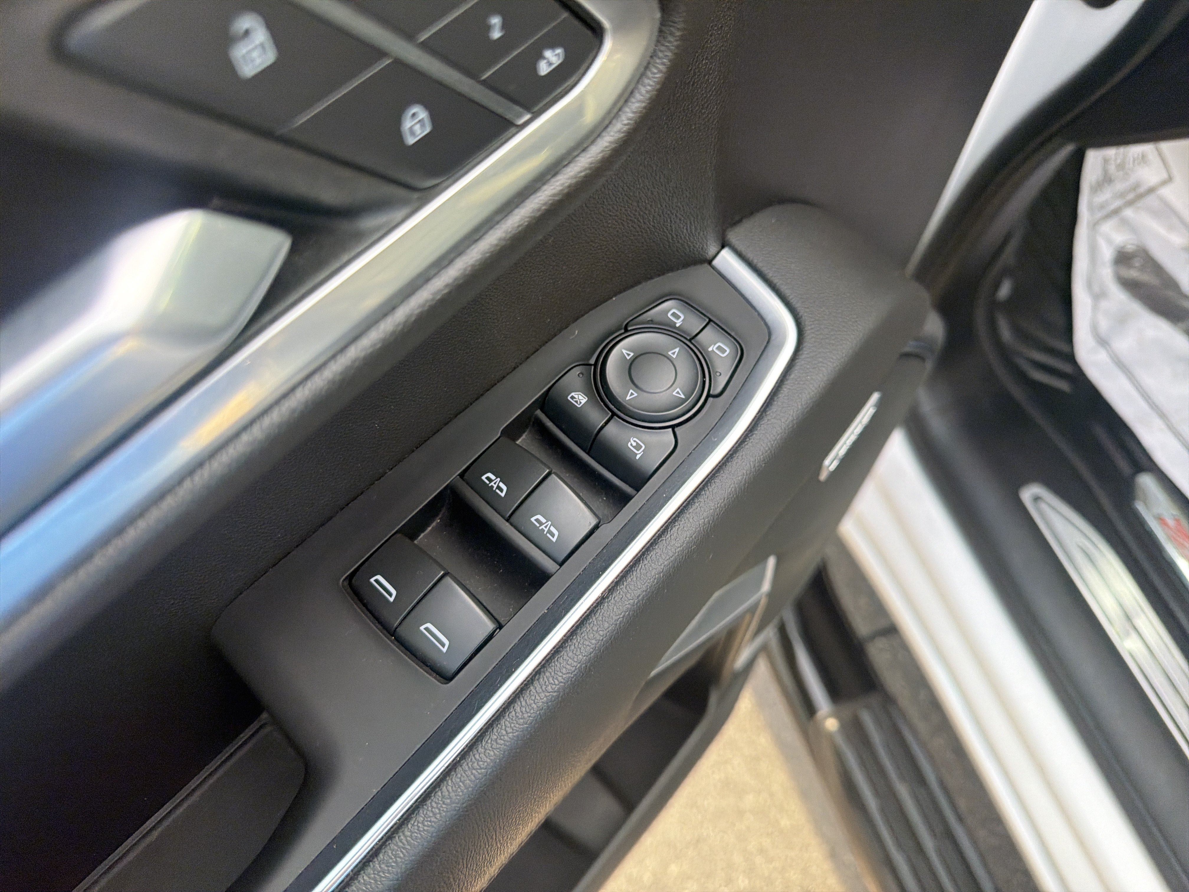 Used 2022 Chevrolet Silverado 1500 LTZ AWD/4WD image 16