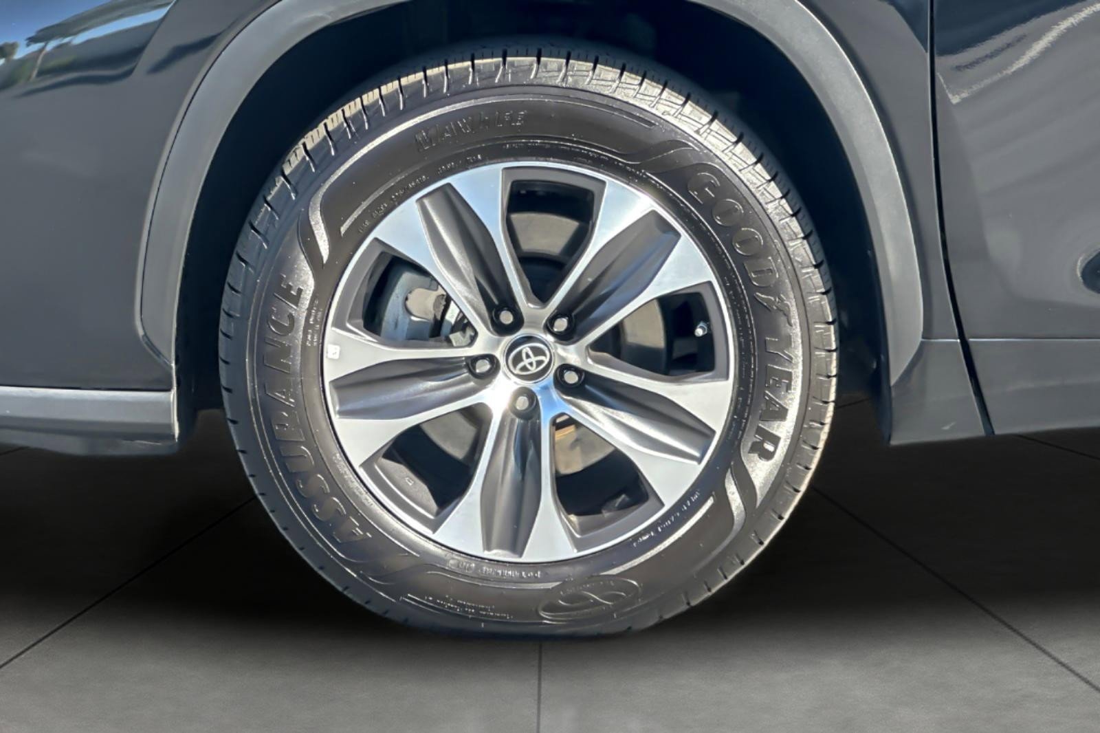 Used 2022 Toyota Highlander XLE image 26