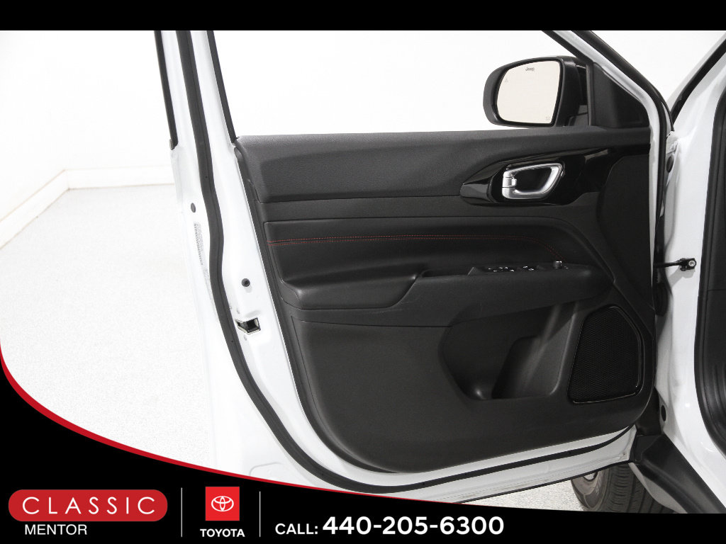 Used 2024 Jeep Compass Trailhawk AWD/4WD image 4