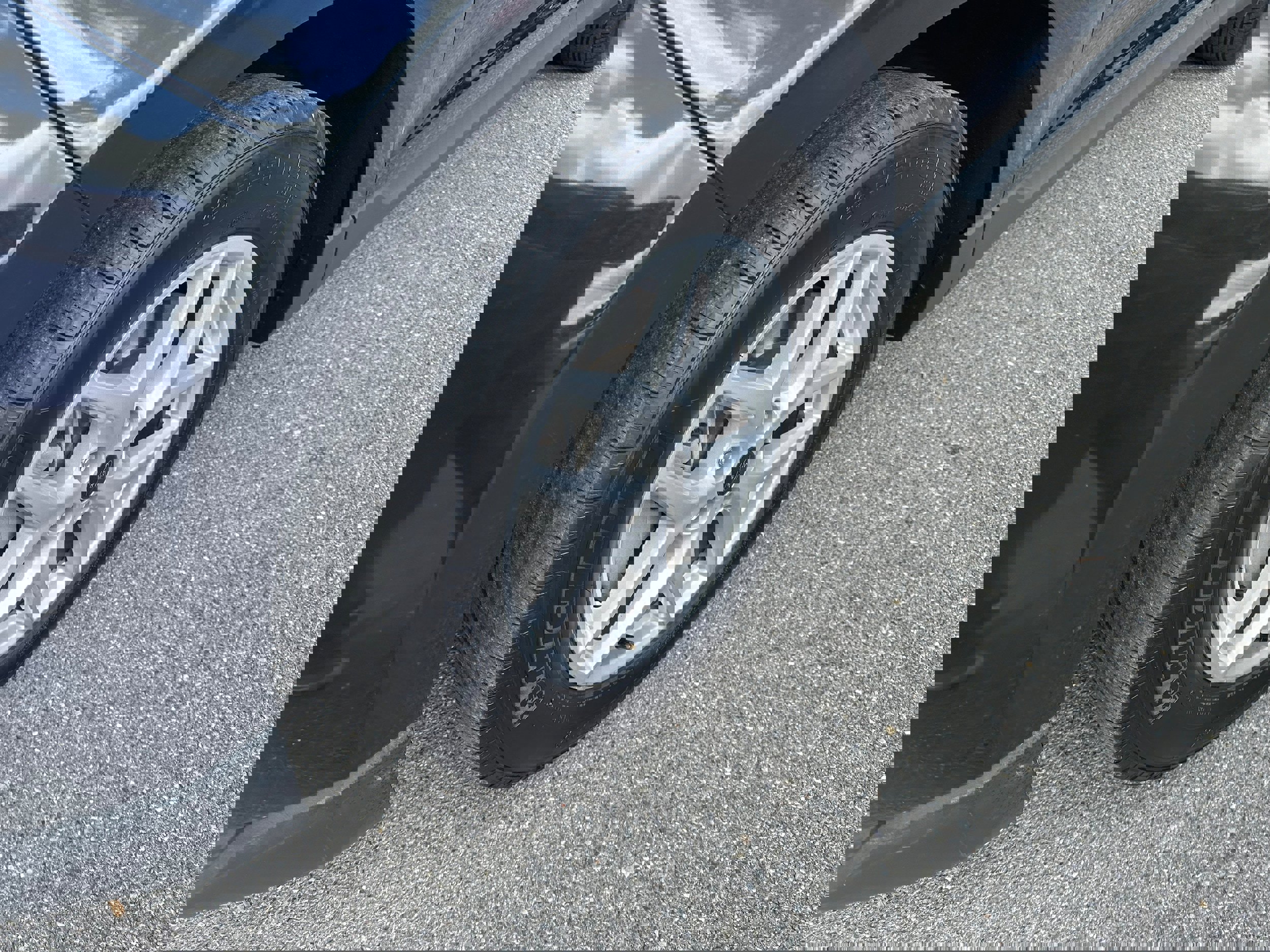 Used 2024 Ford Edge SEL image 3