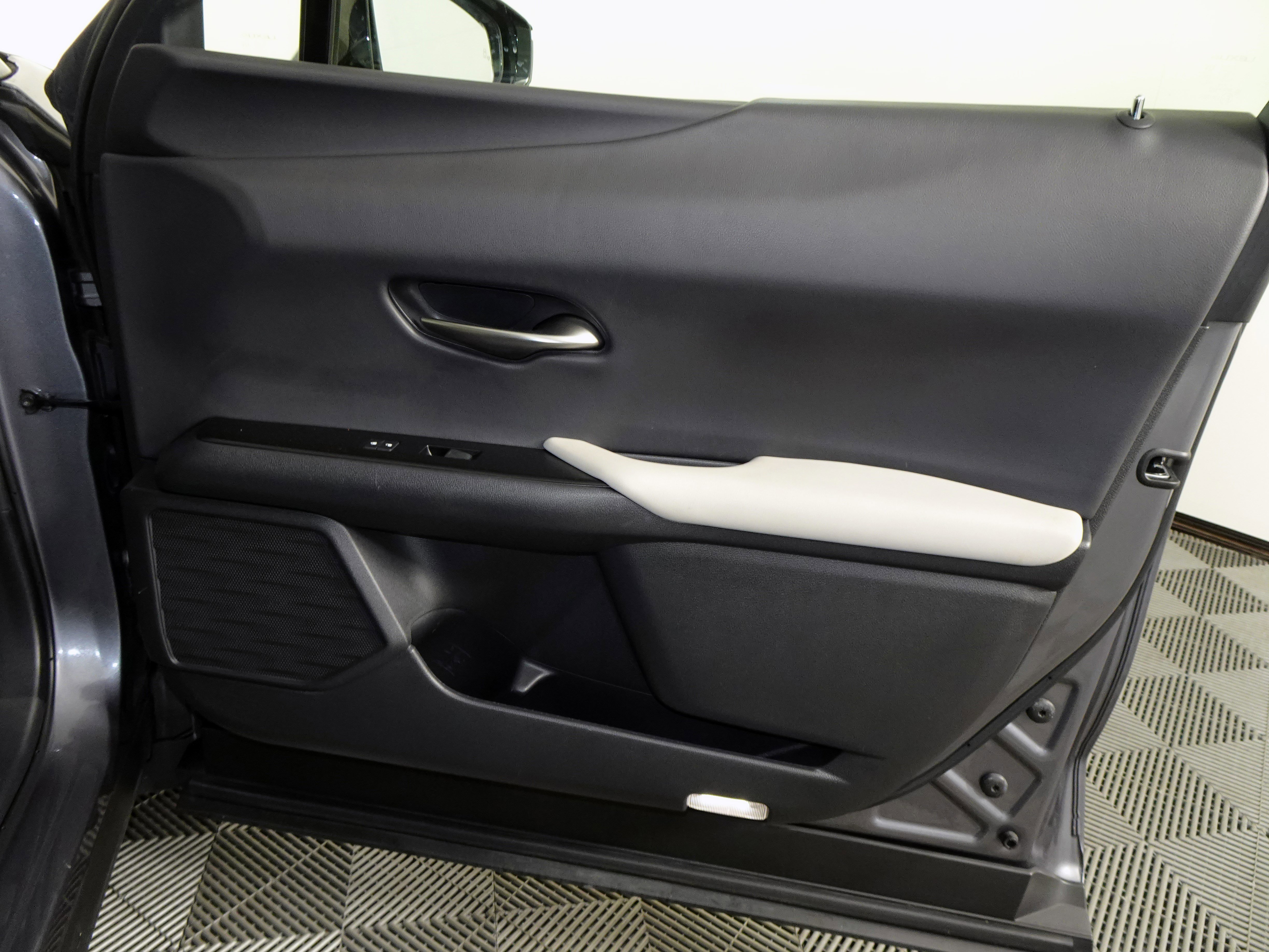 Used 2020 Lexus UX 250h w/ Premium Package image 34