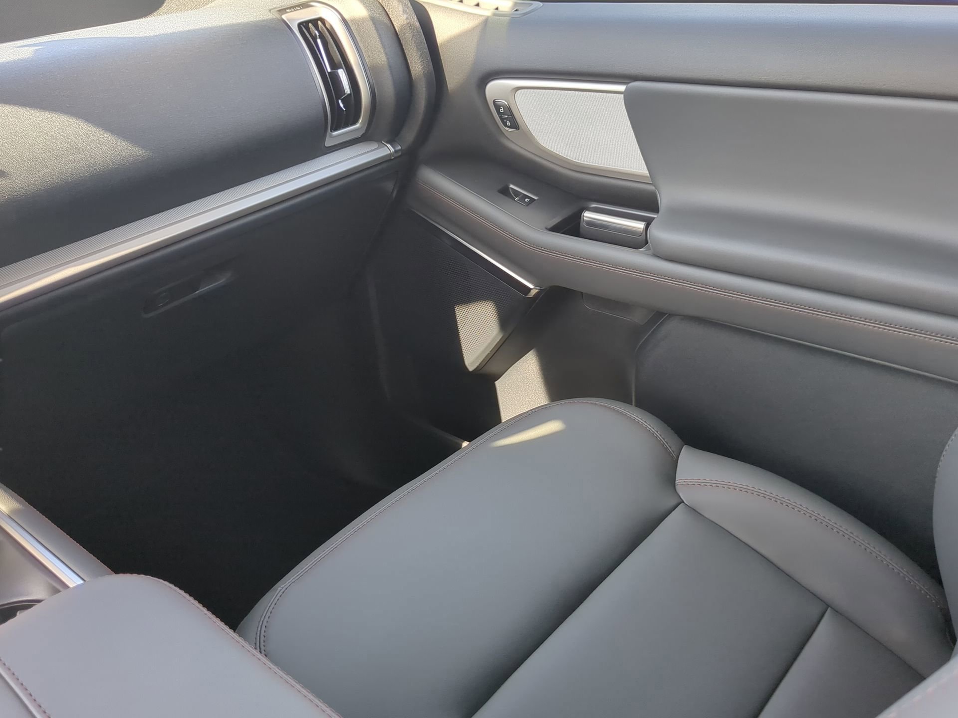 New 2025 Ford Expedition Active image 49