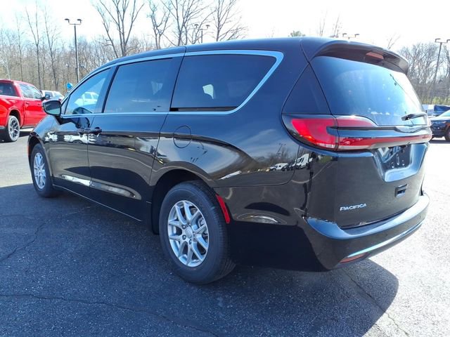 New 2026 Chrysler Pacifica Select image 5
