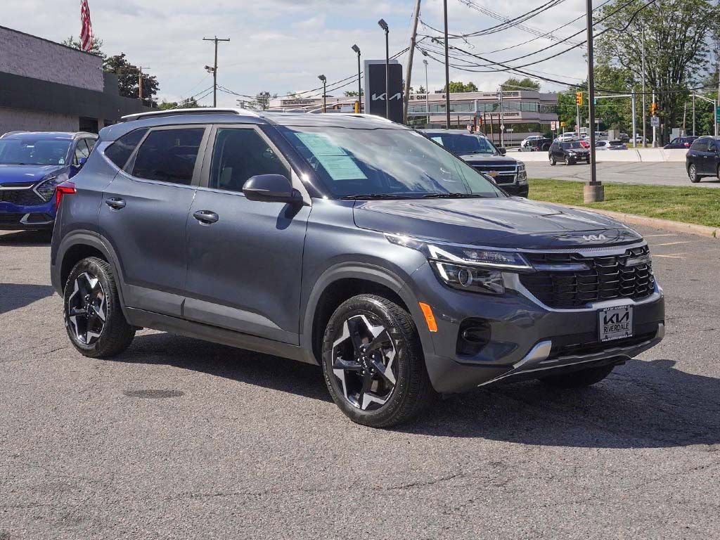 Used 2024 Kia Seltos EX AWD/4WD image 2
