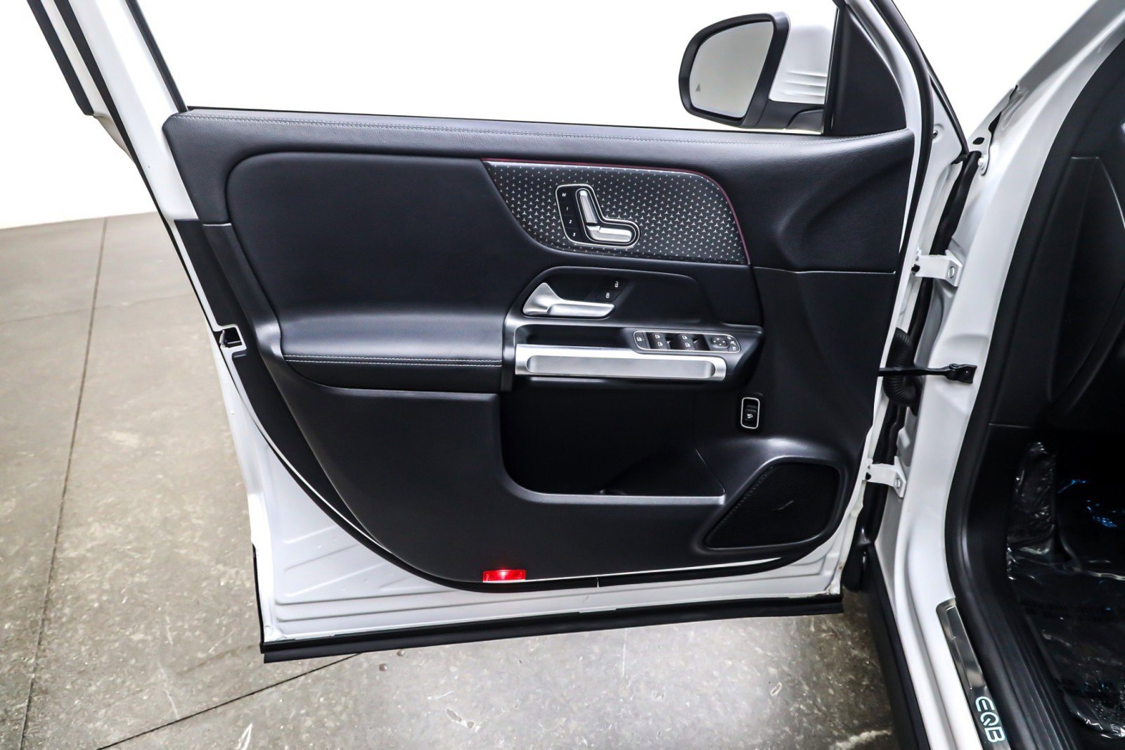 Used 2024 Mercedes-Benz EQB 250+ image 21