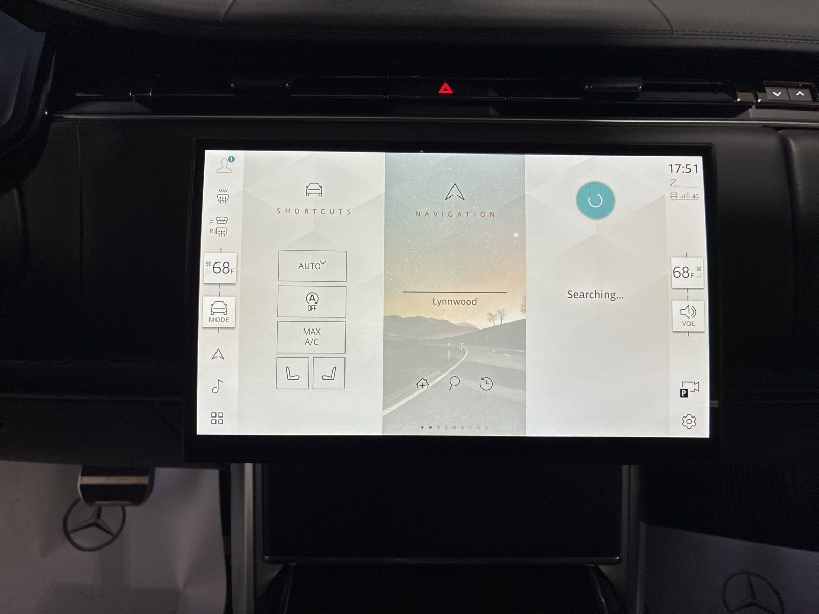 Used 2025 Land Rover Range Rover SE image 24