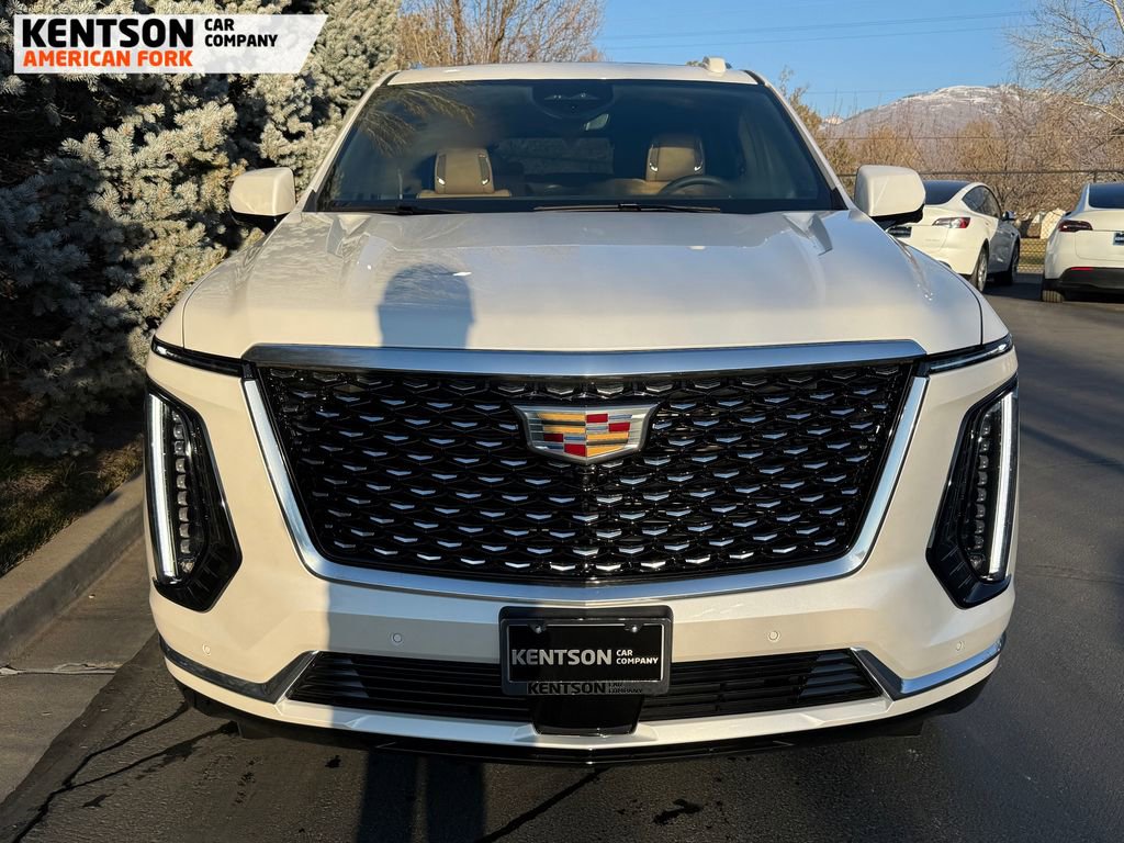 Used 2025 Cadillac Escalade Premium Luxury image 2