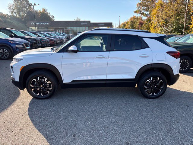 Used 2023 Chevrolet TrailBlazer LT w/ Convenience Package AWD/4WD image 2