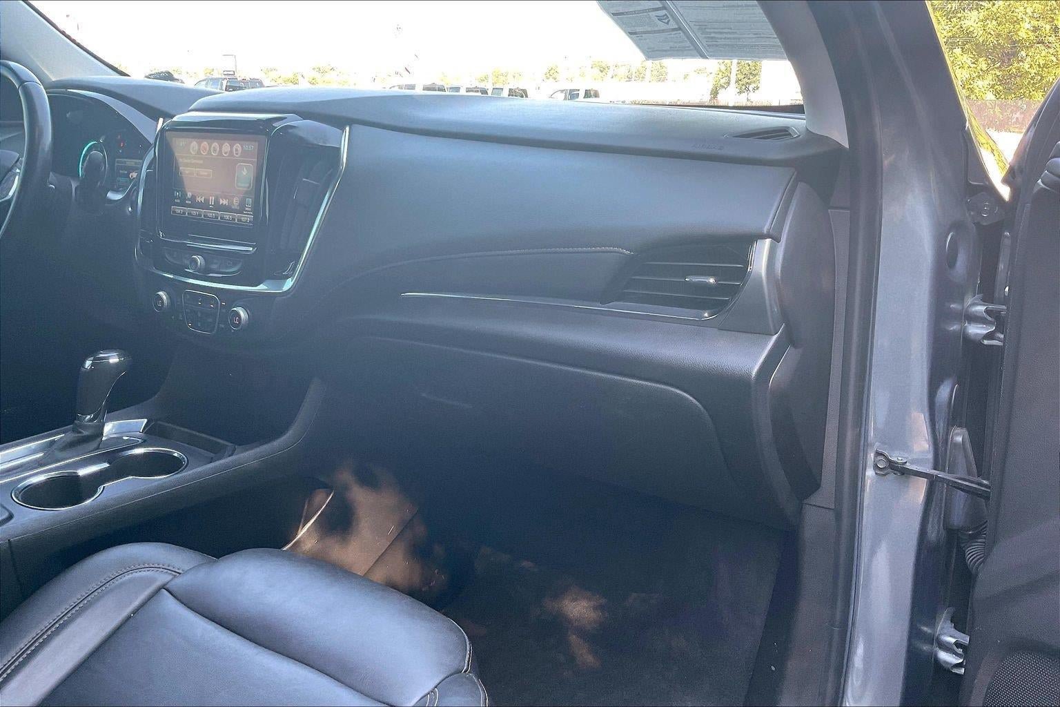 Used 2018 Chevrolet Traverse LT w/ LPO, 'HIT The Road' Package FWD image 17