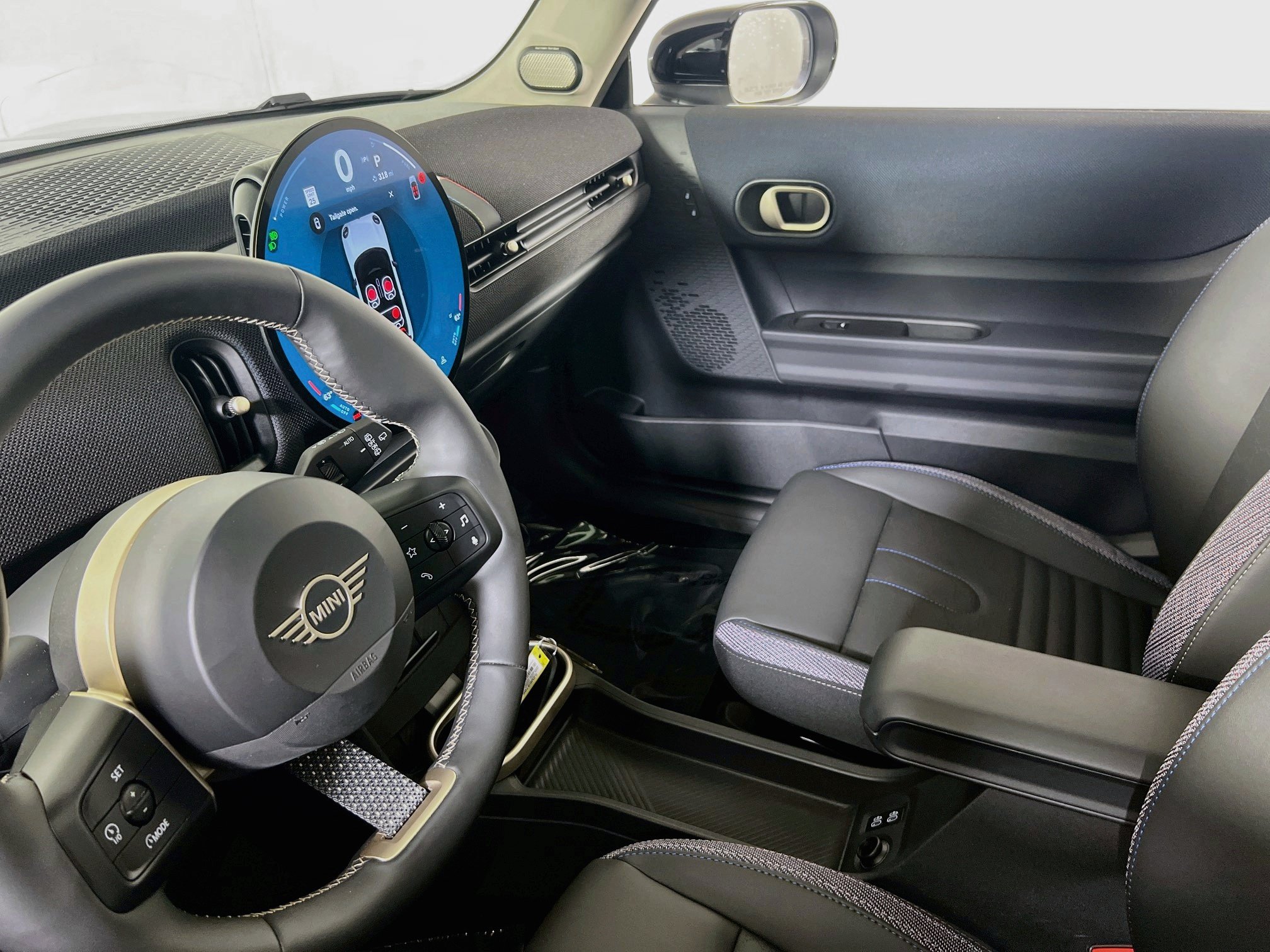 Used 2025 MINI Cooper 2-Door Hardtop FWD image 23