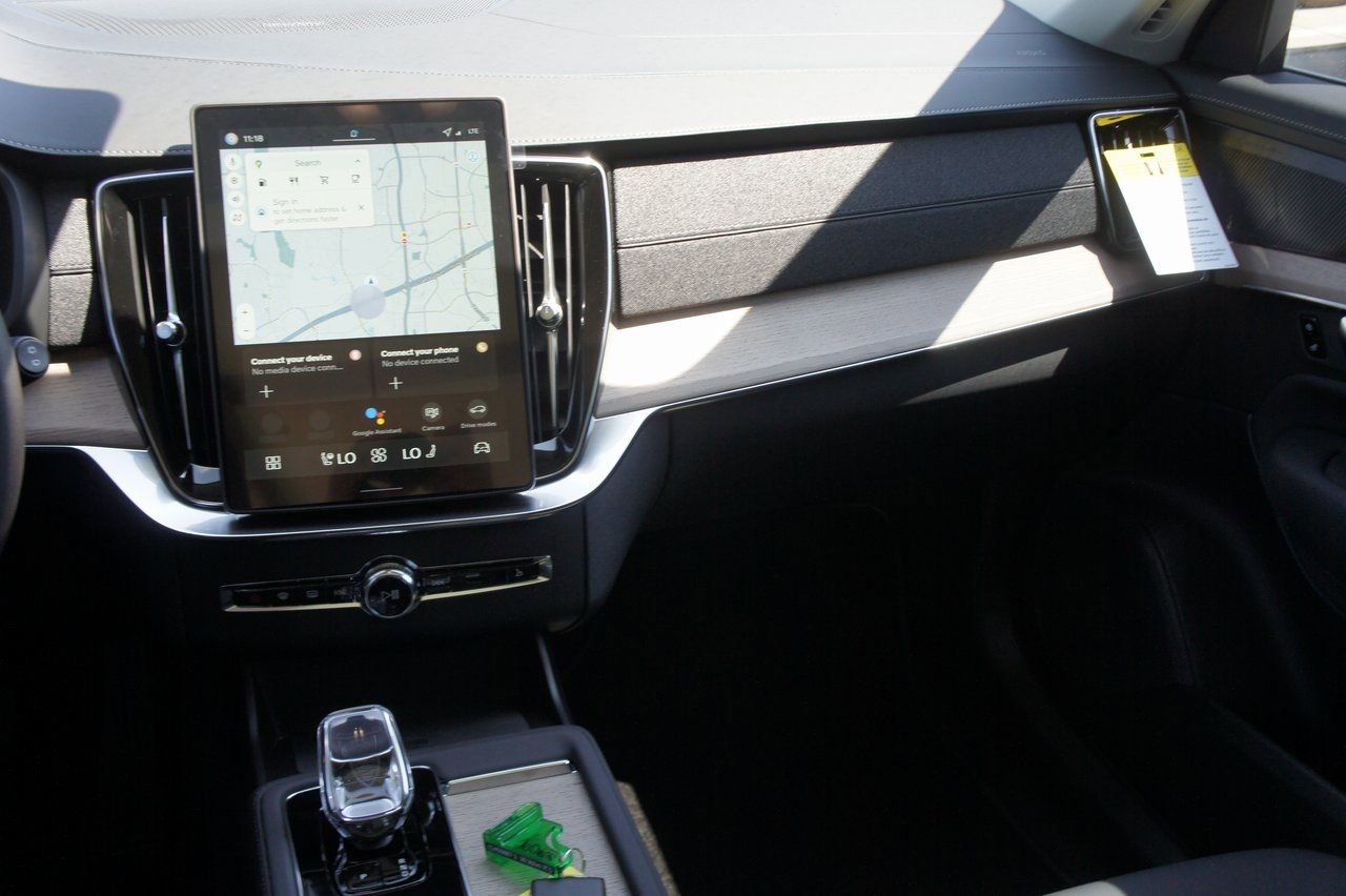 New 2026 Volvo XC90 B6 Plus w/ Protection Package Premier AWD/4WD image 13