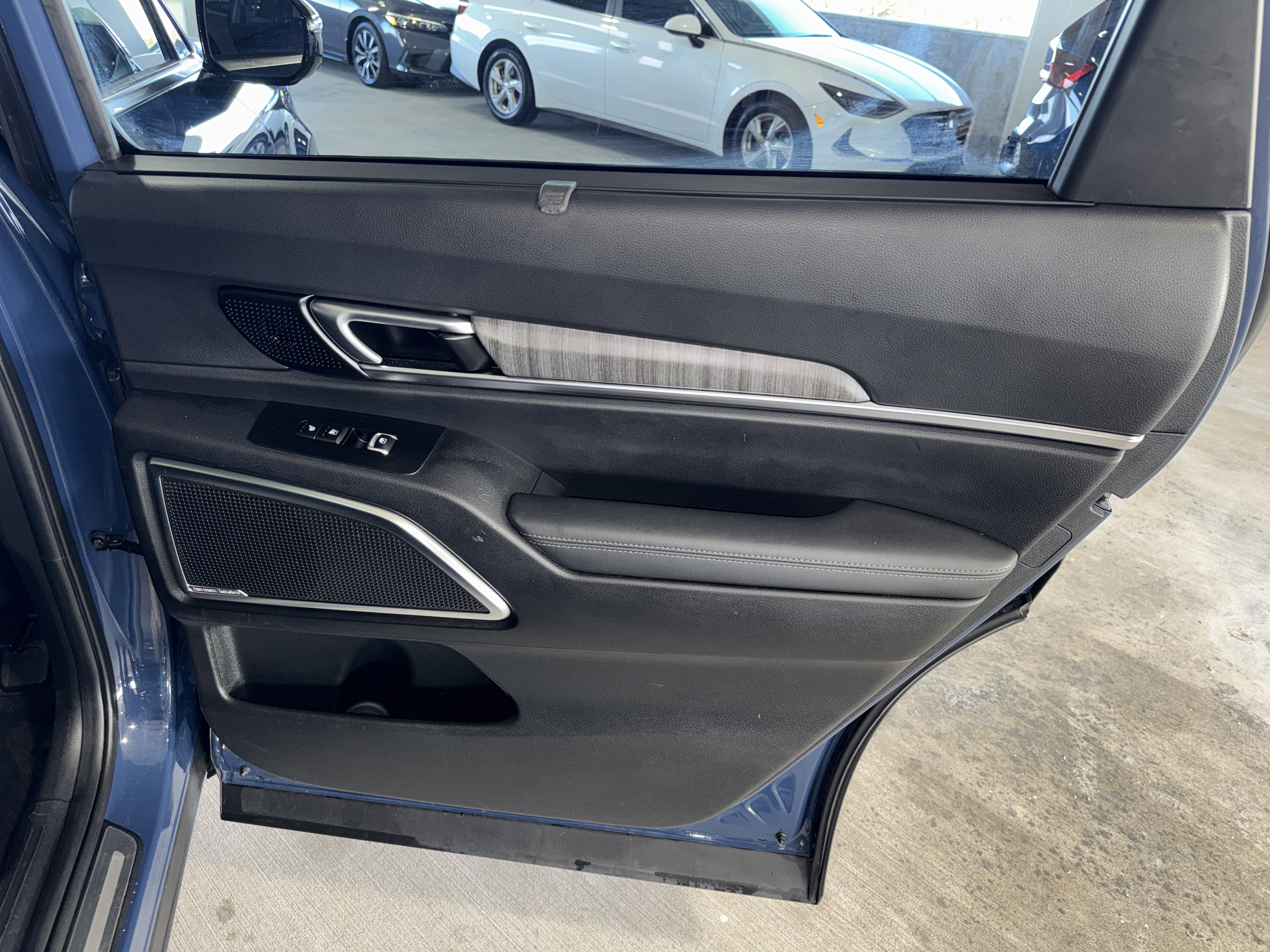 Used 2023 Kia Telluride SX Prestige image 11