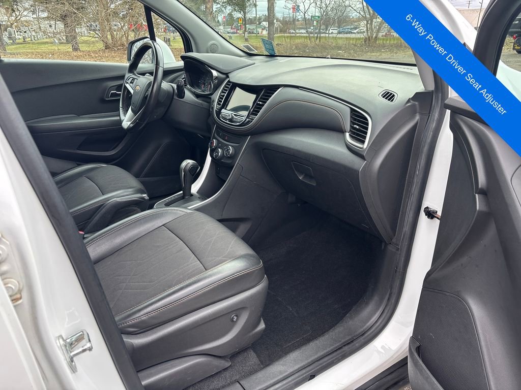 Used 2018 Chevrolet Trax LT w/ LT Convenience Package image 18