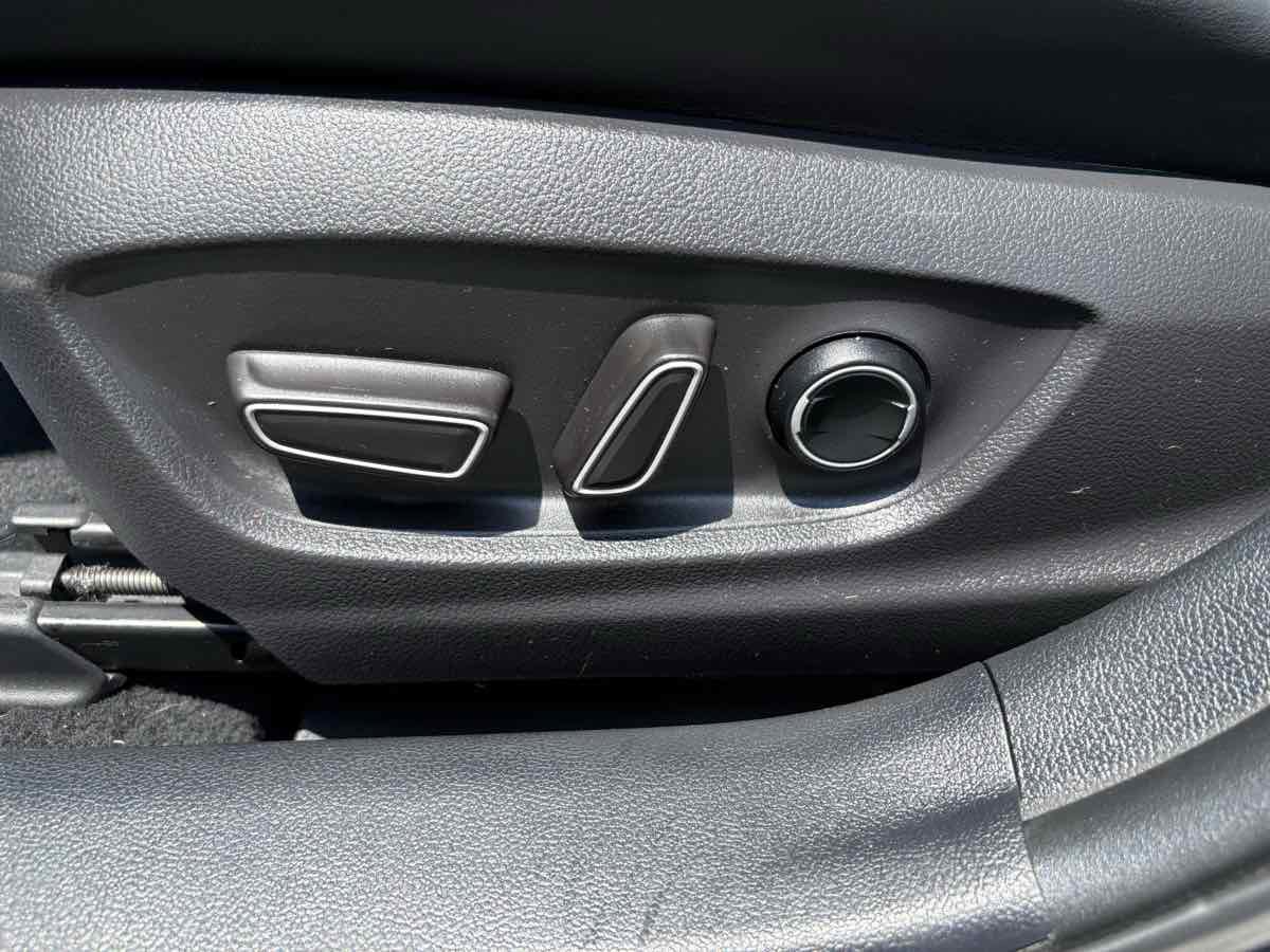 Used 2017 Toyota Prius Four Touring image 16