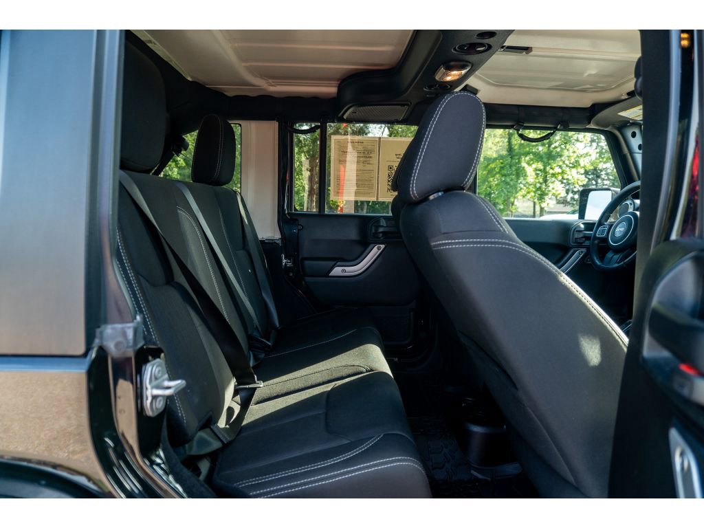 Used 2017 Jeep Wrangler Unlimited Sahara w/ Connectivity Group AWD/4WD image 16