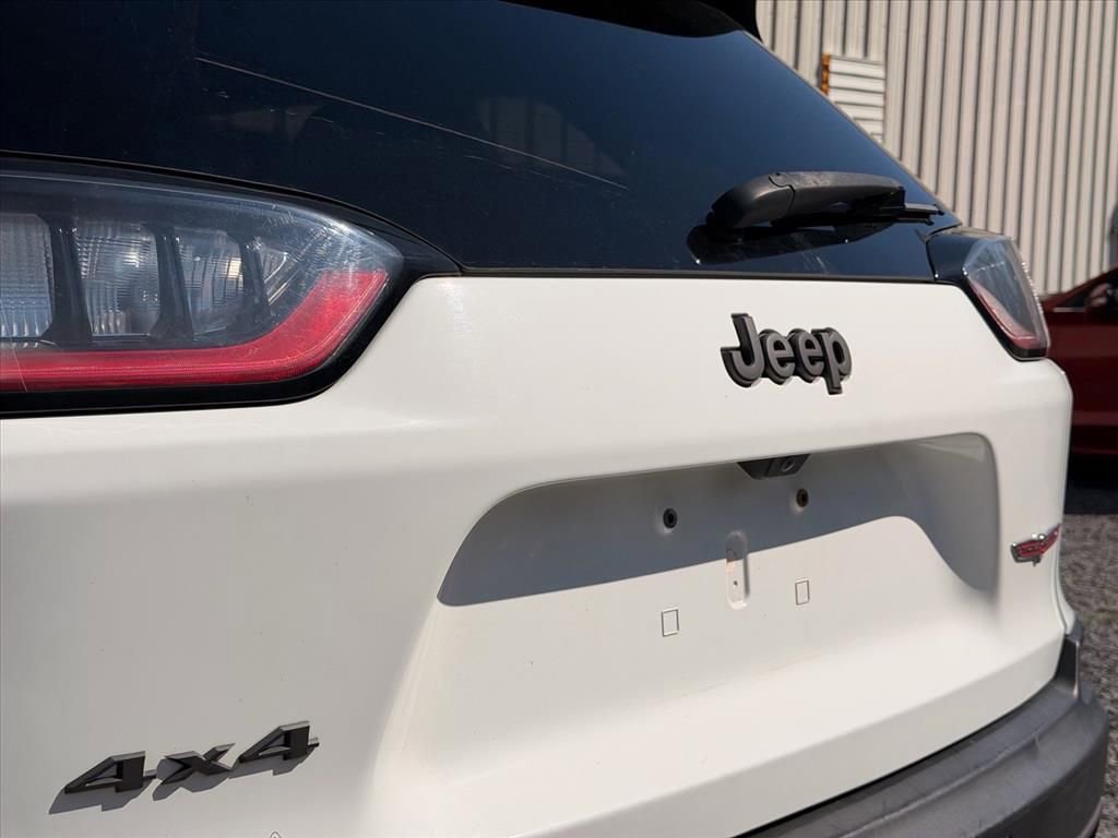 Used 2019 Jeep Cherokee Trailhawk image 12
