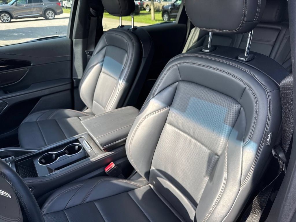 Used 2024 Lincoln Nautilus Premier w/ Jet Appearance Package AWD/4WD image 10