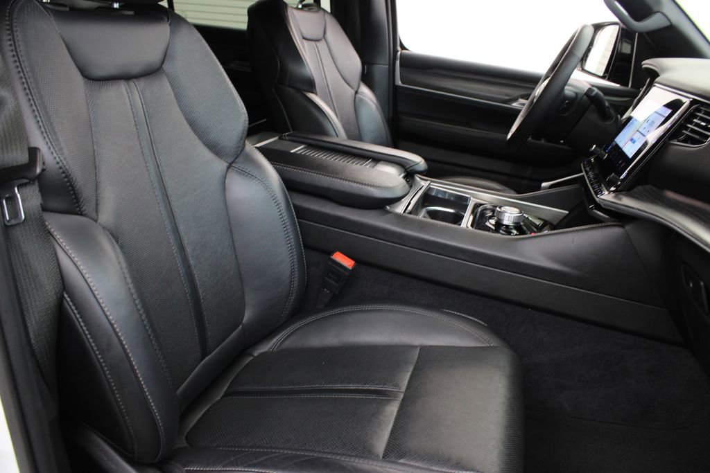 Used 2024 Jeep Wagoneer L Series II image 26