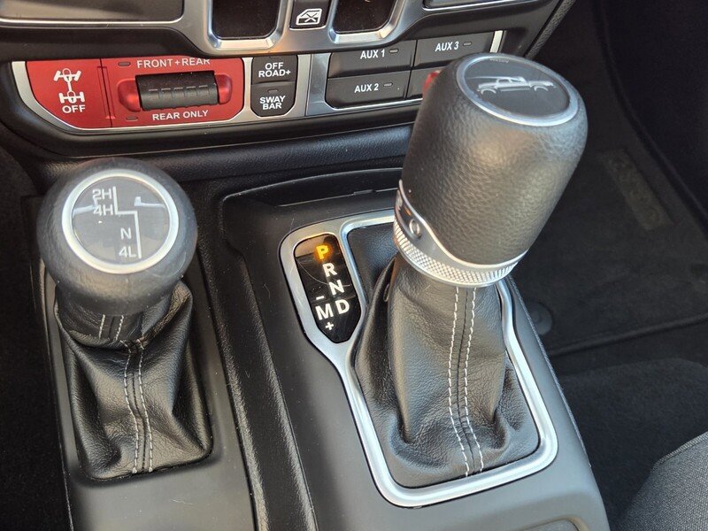 Used 2025 Jeep Gladiator Rubicon AWD/4WD image 23