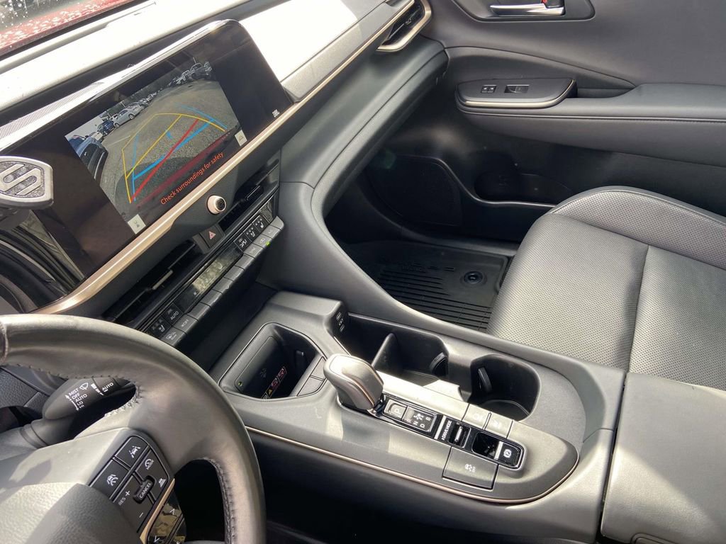 Used 2023 Toyota Crown Limited image 30