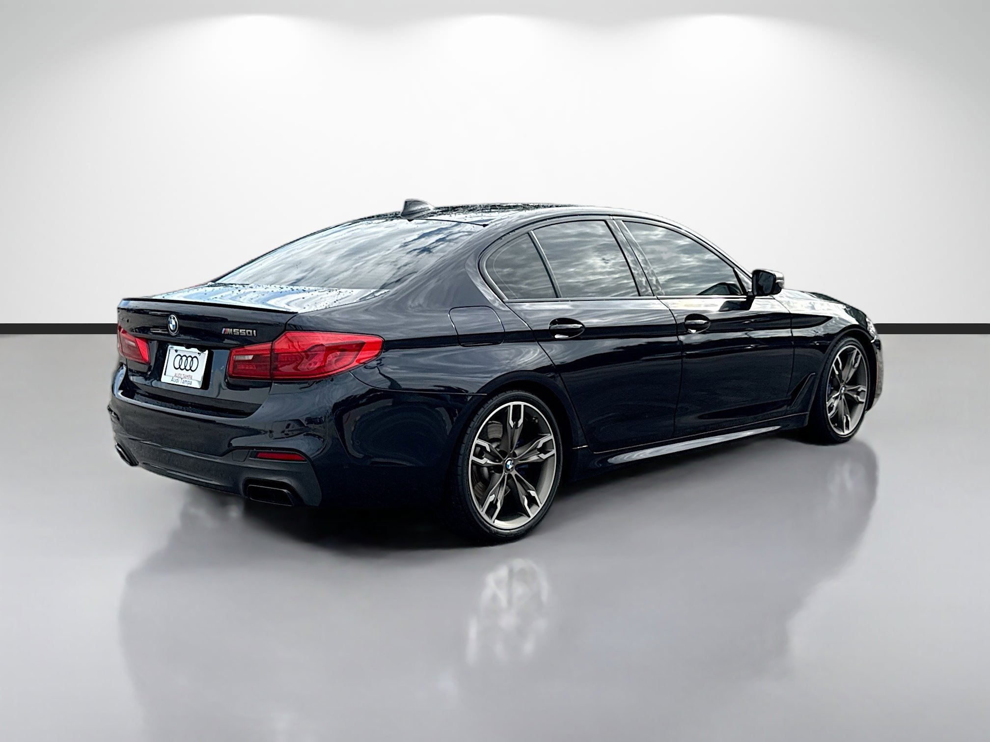 Used 2019 BMW M550i xDrive w/ Dynamic Handling Package AWD/4WD image 3