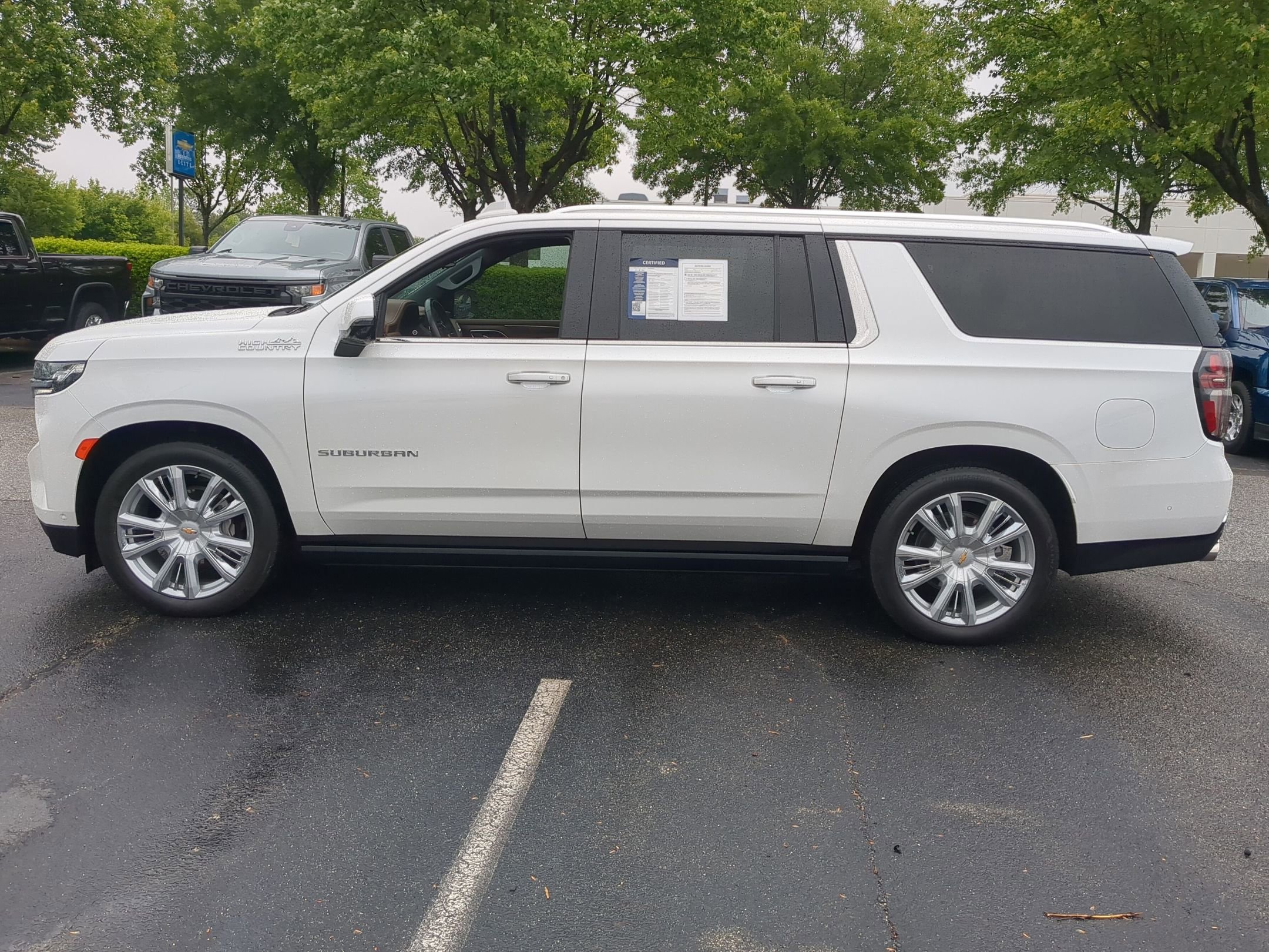 Certified 2024 Chevrolet Suburban High Country w/ Advanced Technology Package AWD/4WD image 7