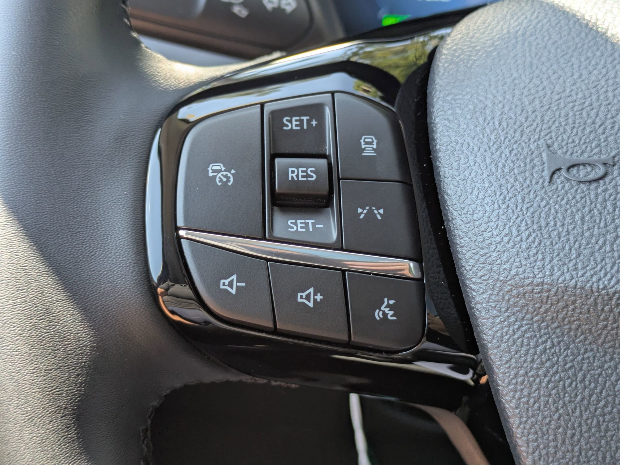 New 2025 Ford Escape SE w/ PHEV Premium Package image 16