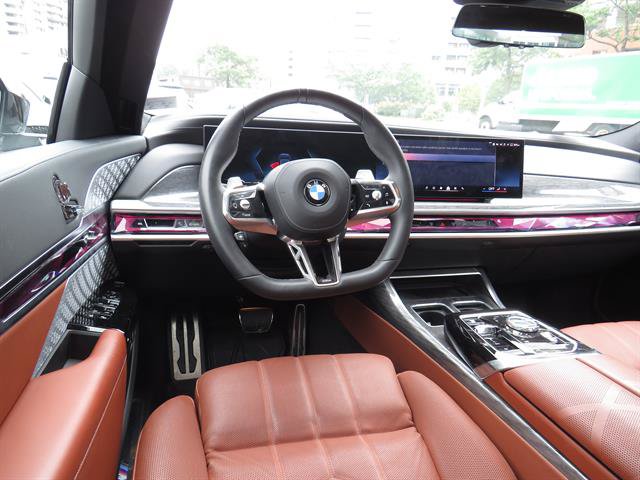Used 2024 BMW 760i xDrive w/ Executive Package AWD/4WD image 9