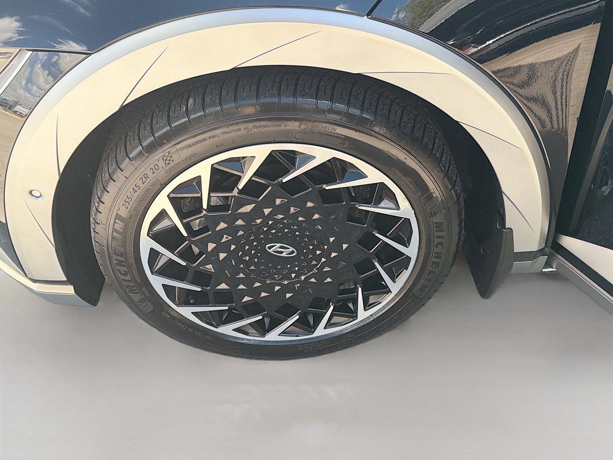 Used 2023 Hyundai Ioniq 5 Limited image 36