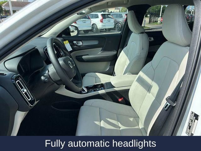 New 2025 Volvo XC40 B5 Ultra w/ Protection Package image 22